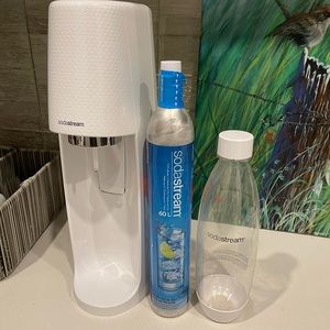 SodaStream Spirit Sparkling Water Maker Bundle - White